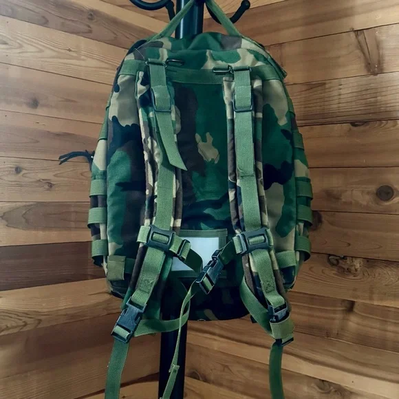 Vintage Camouflage Backpack Military Style Camo Rucksack Adjustable Straps GUC - Picture 10 of 11